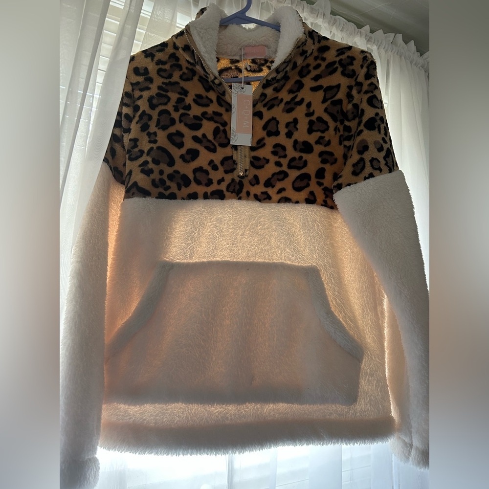 Leopard Yoke Sherpa Pullover - Women's White/Camel